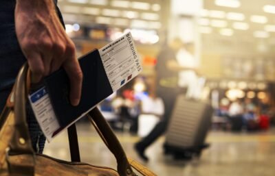 Pretende viajar sozinho(a) ou acompanhado(a)?