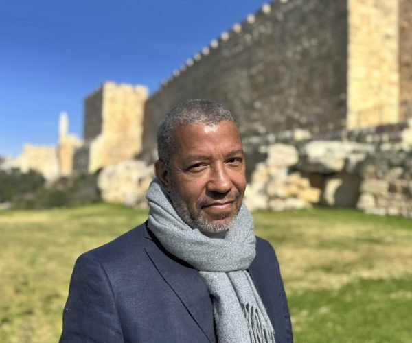 Miguel-Nicolaevsky-nas-Muralhas-de-Jerusalem-07